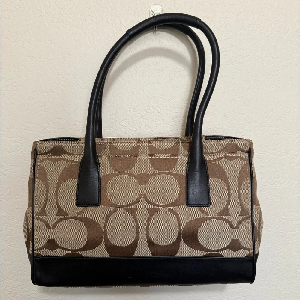 Coach 2009 Hampton Signature Madeline Shoulder Bag - Picture 8 of 13
